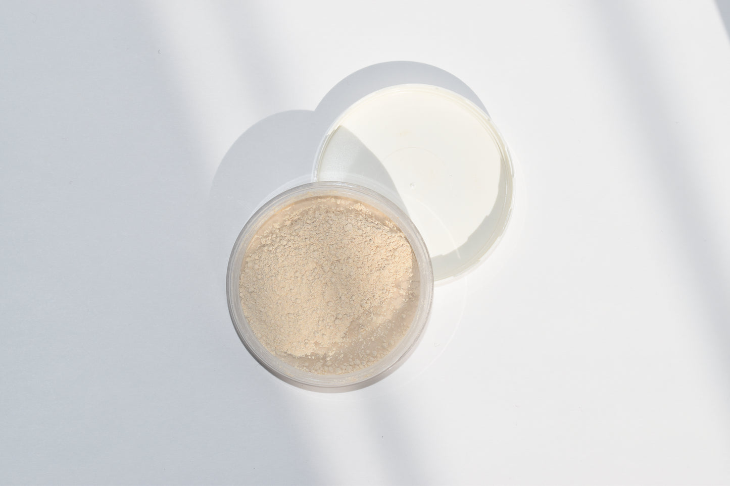 Polvo traslúcido con protección solar
